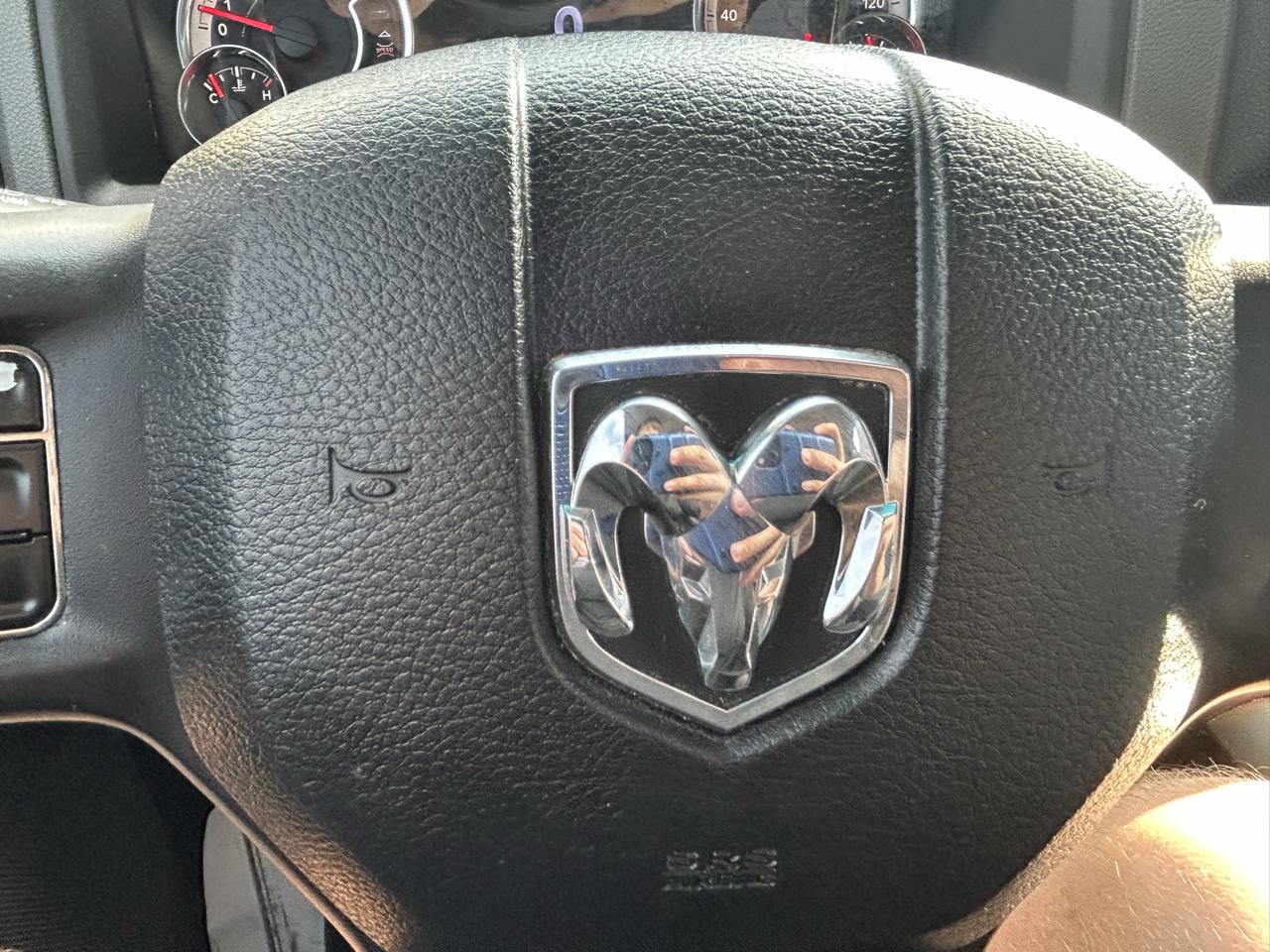RAM 1500 4WD Crew Cab 140.5" SLT 2013