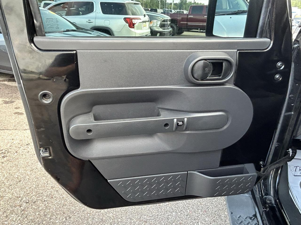 Jeep Wrangler Unlimited 4WD 4dr Sahara 2010