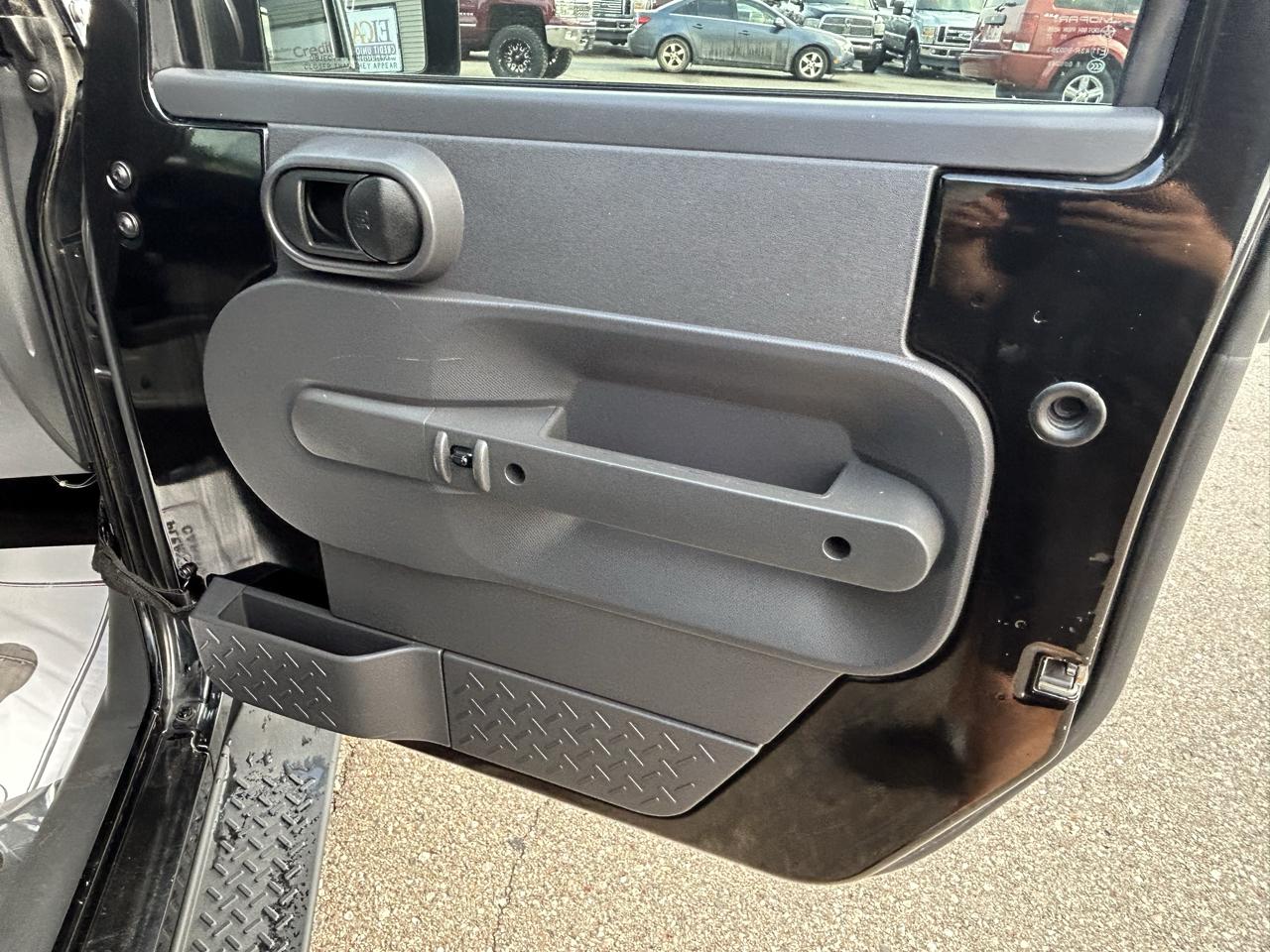 Jeep Wrangler Unlimited 4WD 4dr Sahara 2010