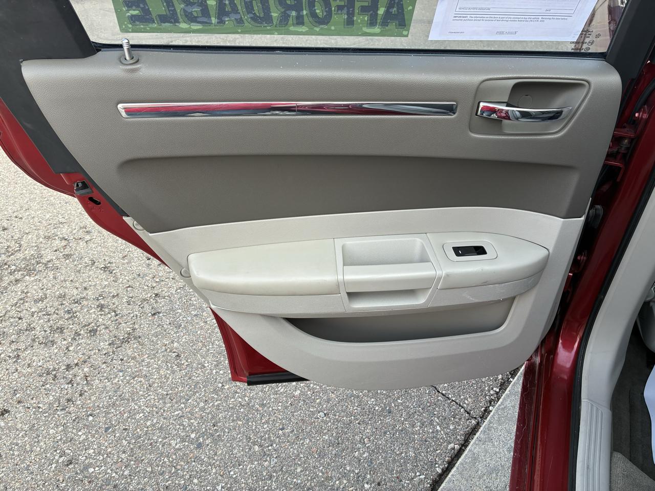 Chrysler 300 4dr Sdn 300 Touring RWD 2008