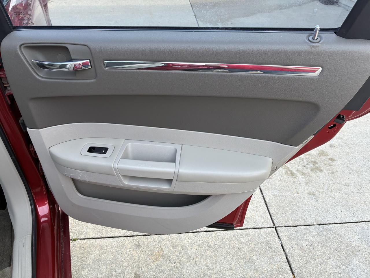 Chrysler 300 4dr Sdn 300 Touring RWD 2008