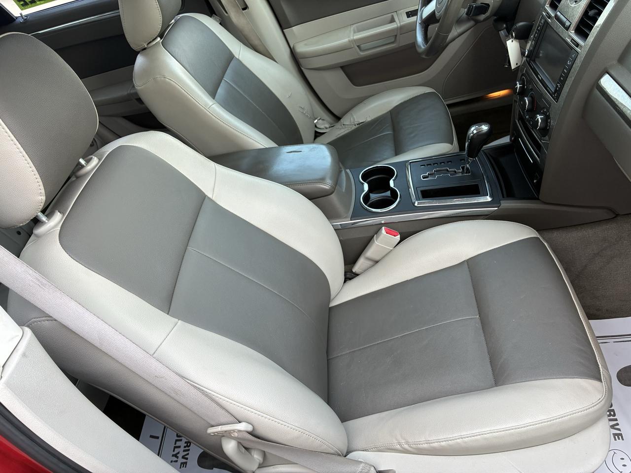 Chrysler 300 4dr Sdn 300 Touring RWD 2008