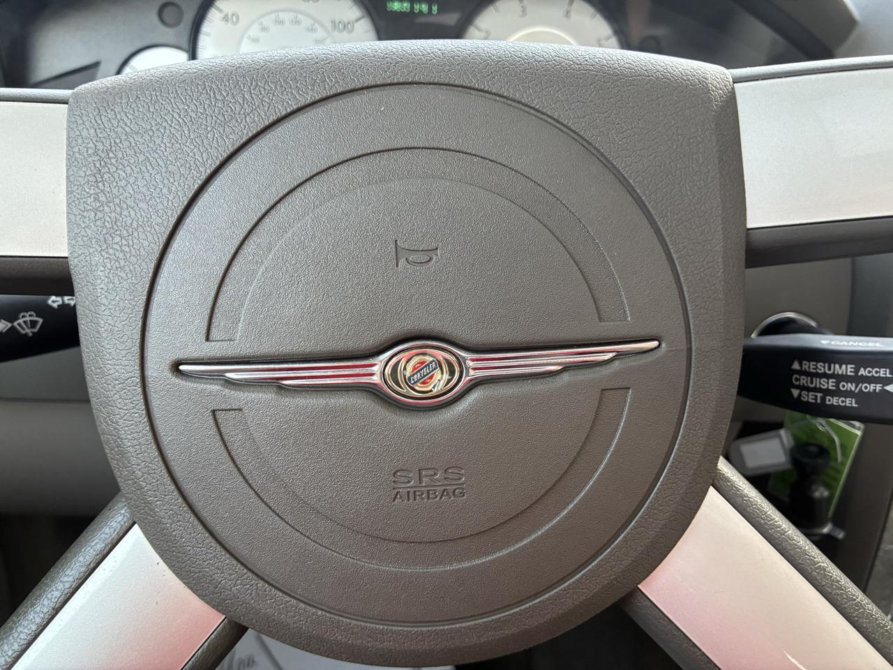 Chrysler 300 4dr Sdn 300 Touring RWD 2008