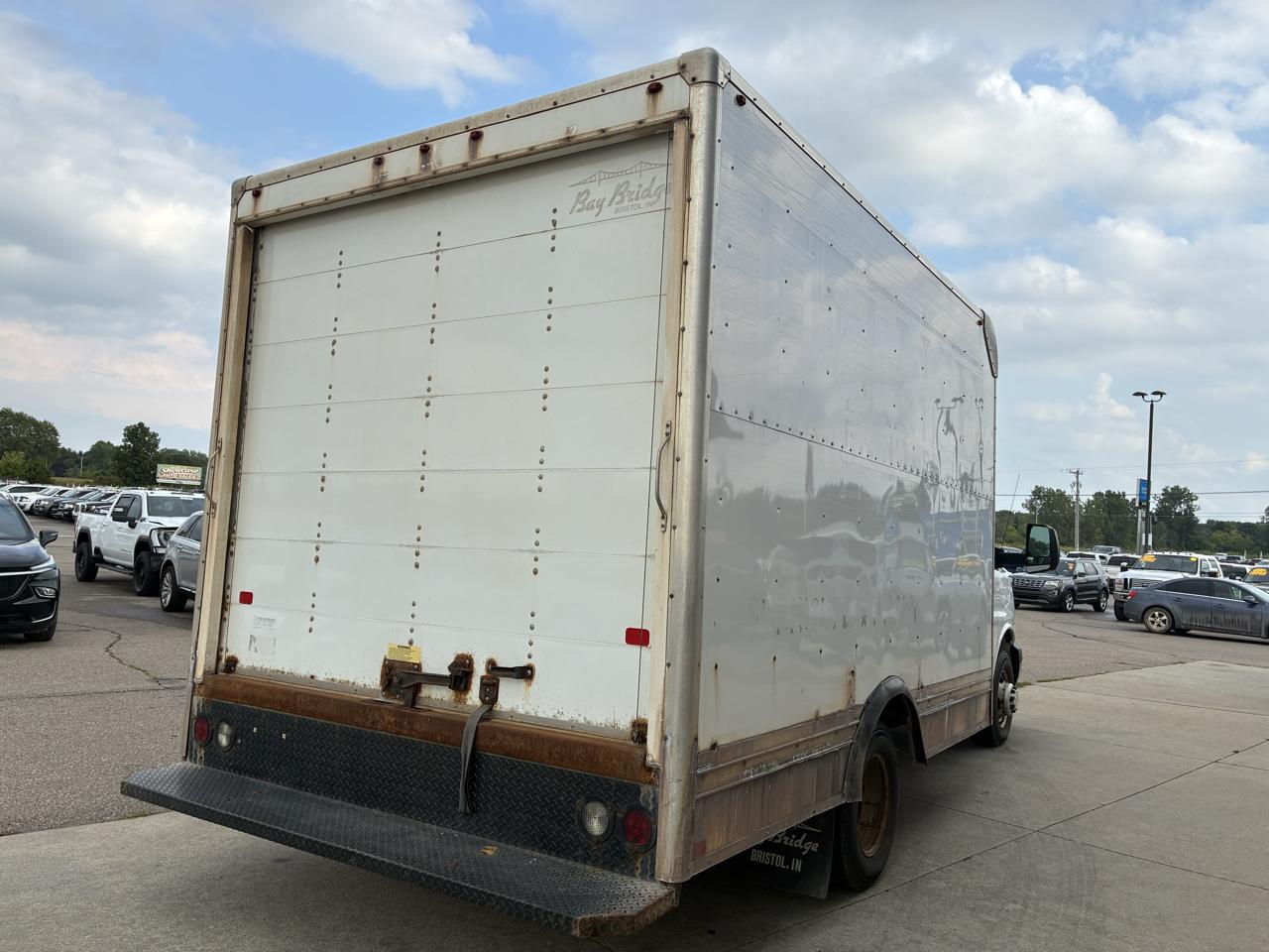 Chevrolet Express Commercial Cutaway 3500 Van 139" 2017