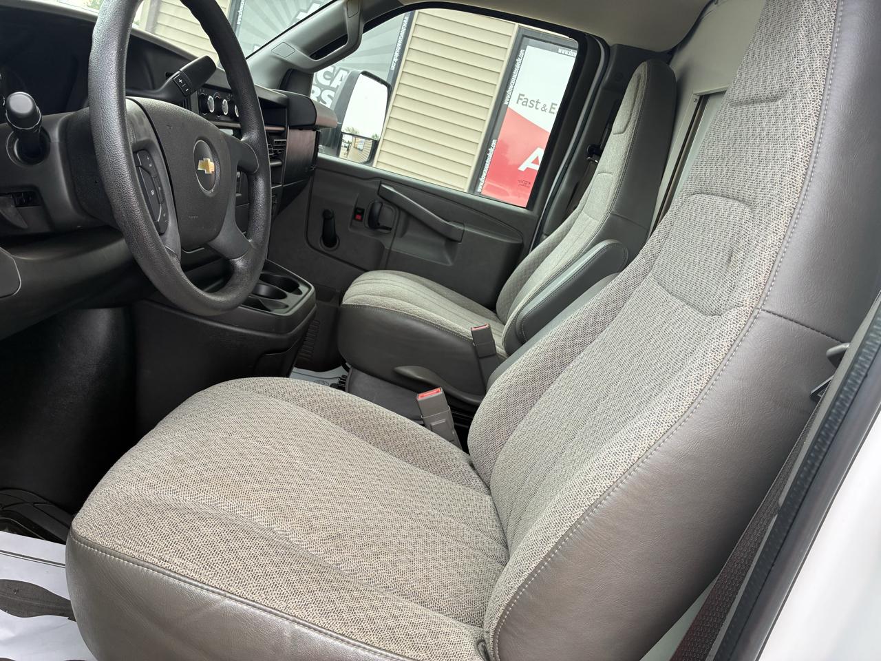 Chevrolet Express Commercial Cutaway 3500 Van 139" 2017