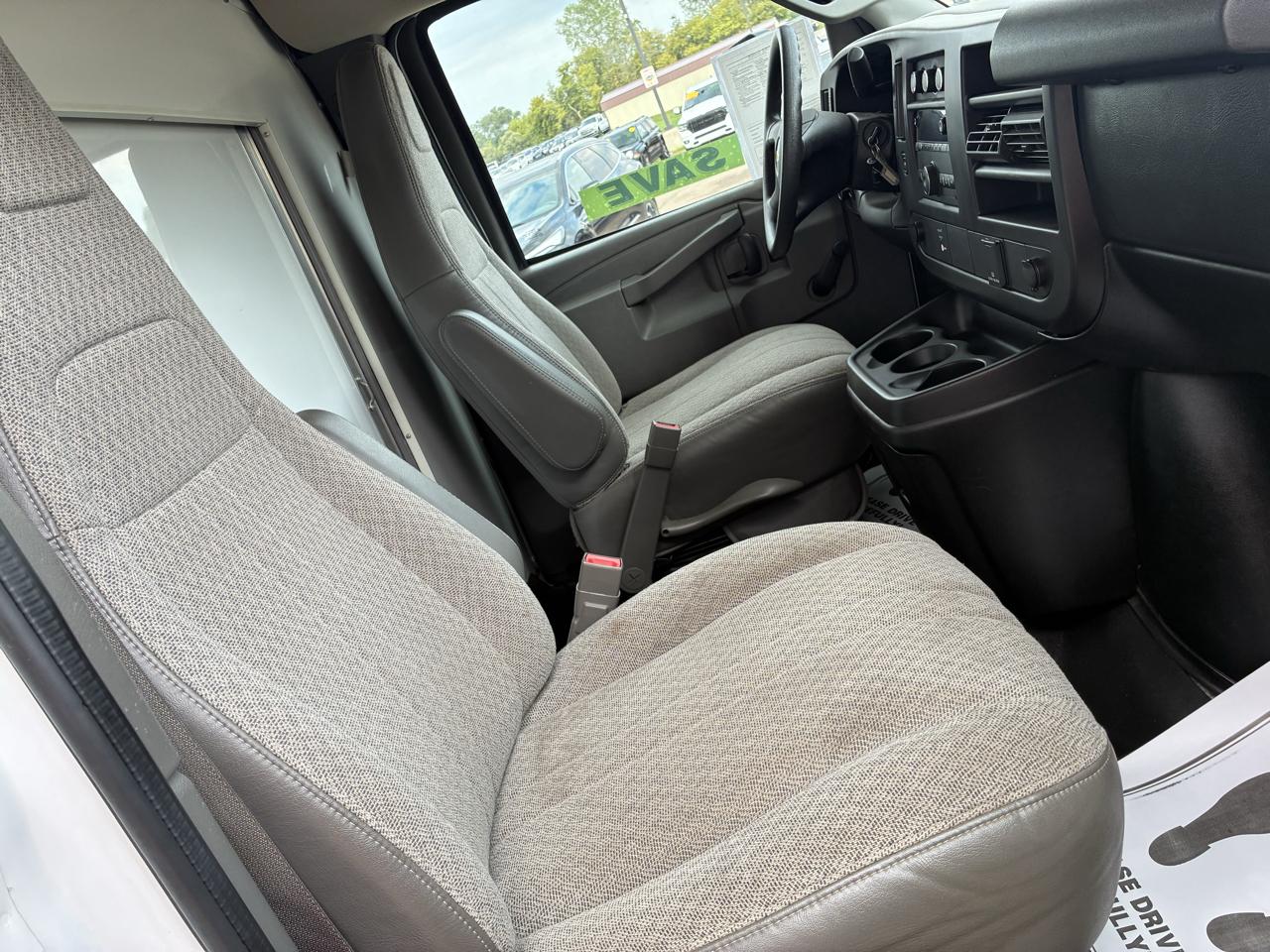 Chevrolet Express Commercial Cutaway 3500 Van 139" 2017