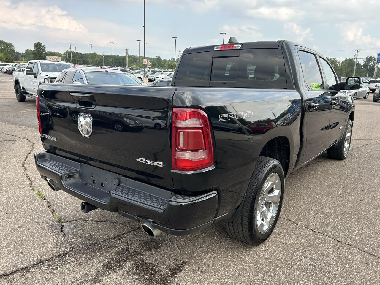 RAM 1500 Big Horn 4x4 Crew Cab 5'7" Box 2022