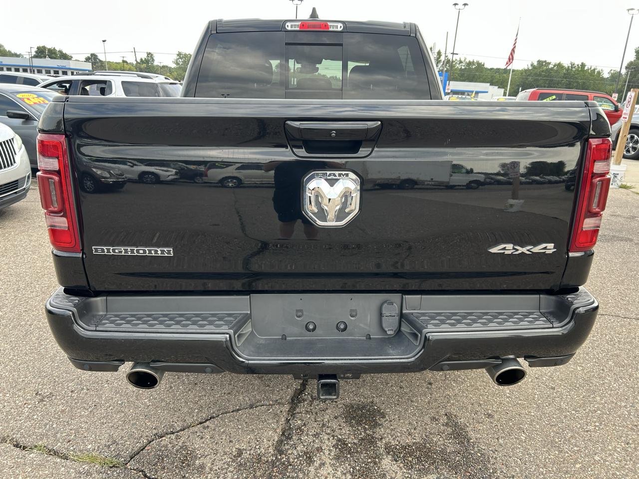 RAM 1500 Big Horn 4x4 Crew Cab 5'7" Box 2022