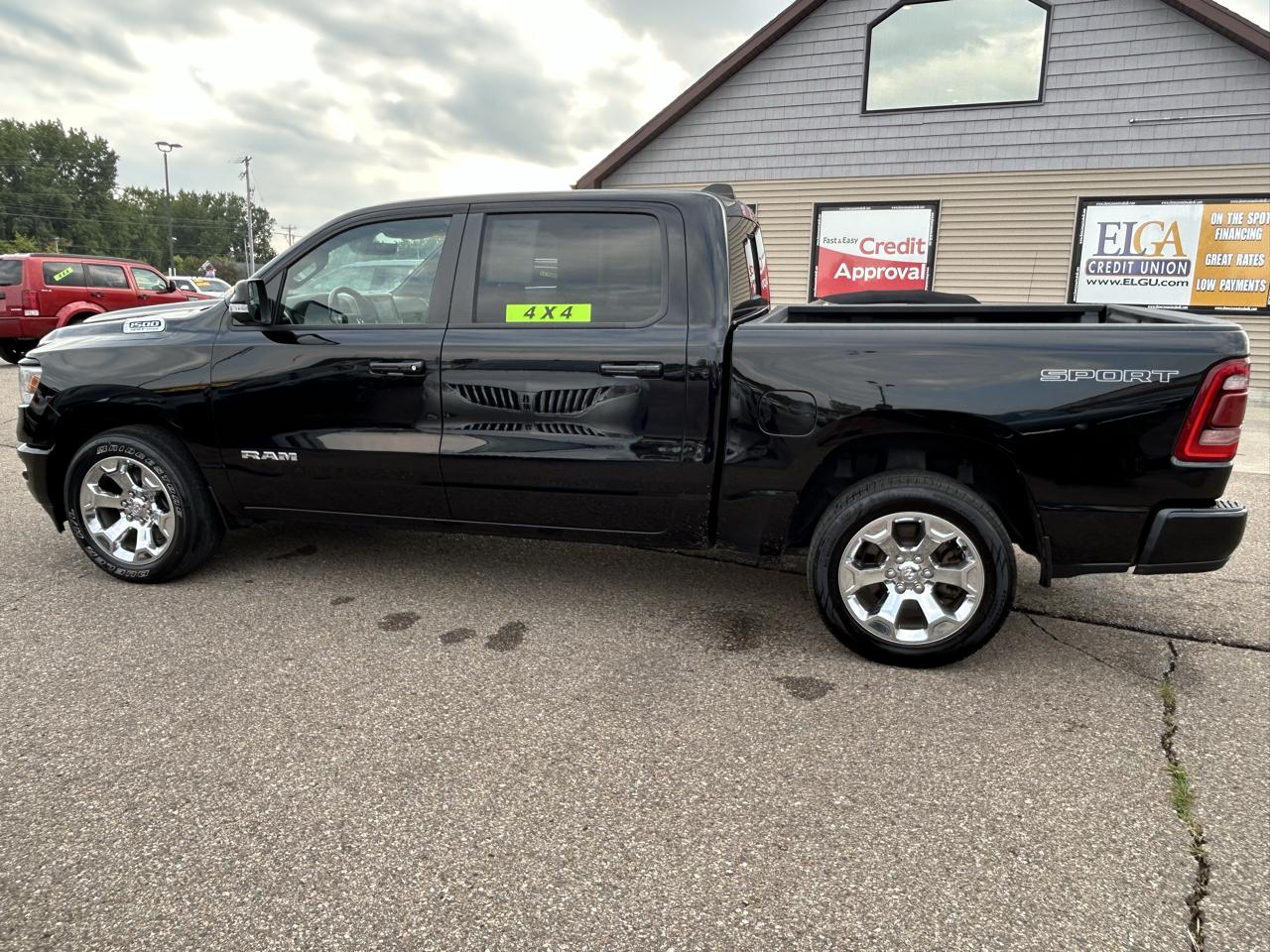 RAM 1500 Big Horn 4x4 Crew Cab 5'7" Box 2022