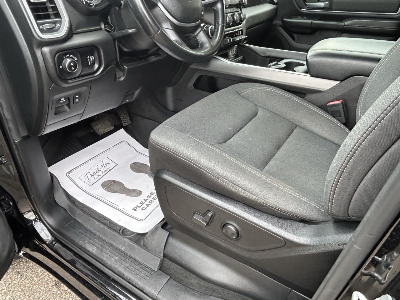 RAM 1500 Big Horn 4x4 Crew Cab 5'7" Box 2022