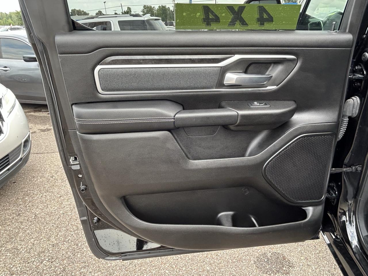 RAM 1500 Big Horn 4x4 Crew Cab 5'7" Box 2022