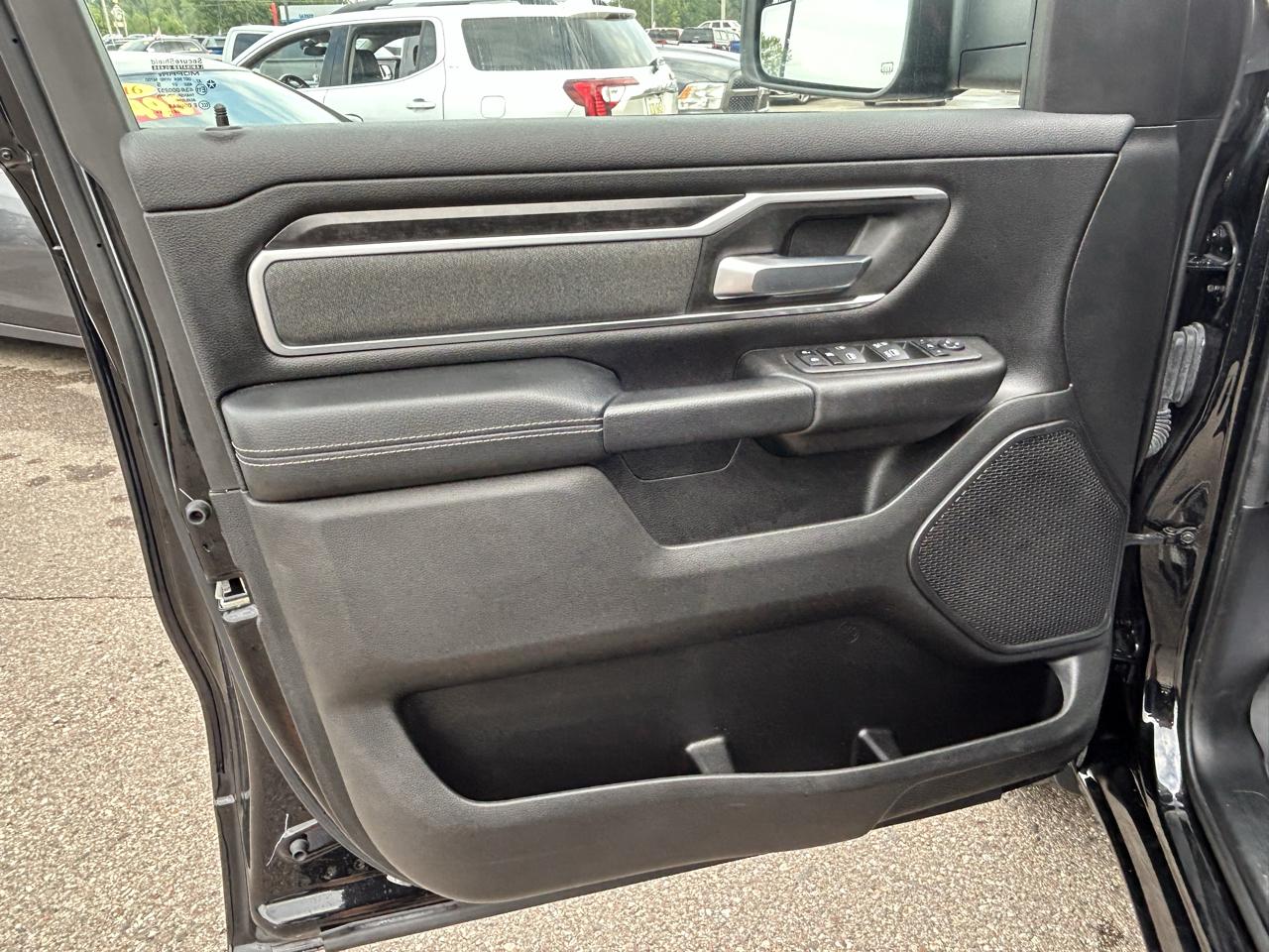 RAM 1500 Big Horn 4x4 Crew Cab 5'7" Box 2022