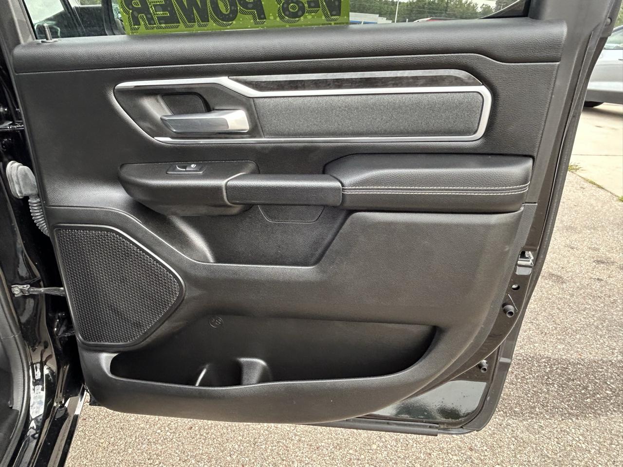 RAM 1500 Big Horn 4x4 Crew Cab 5'7" Box 2022