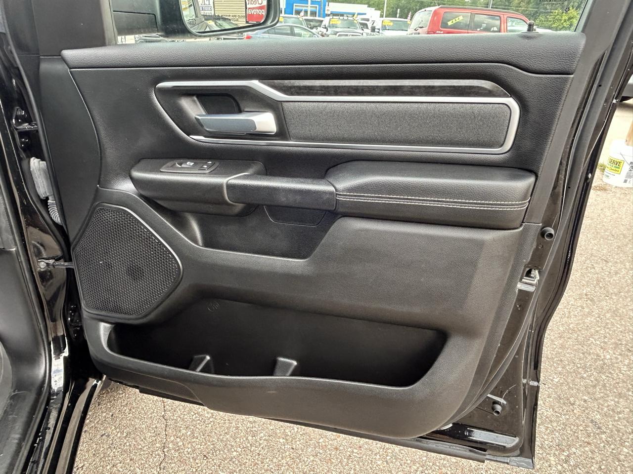 RAM 1500 Big Horn 4x4 Crew Cab 5'7" Box 2022