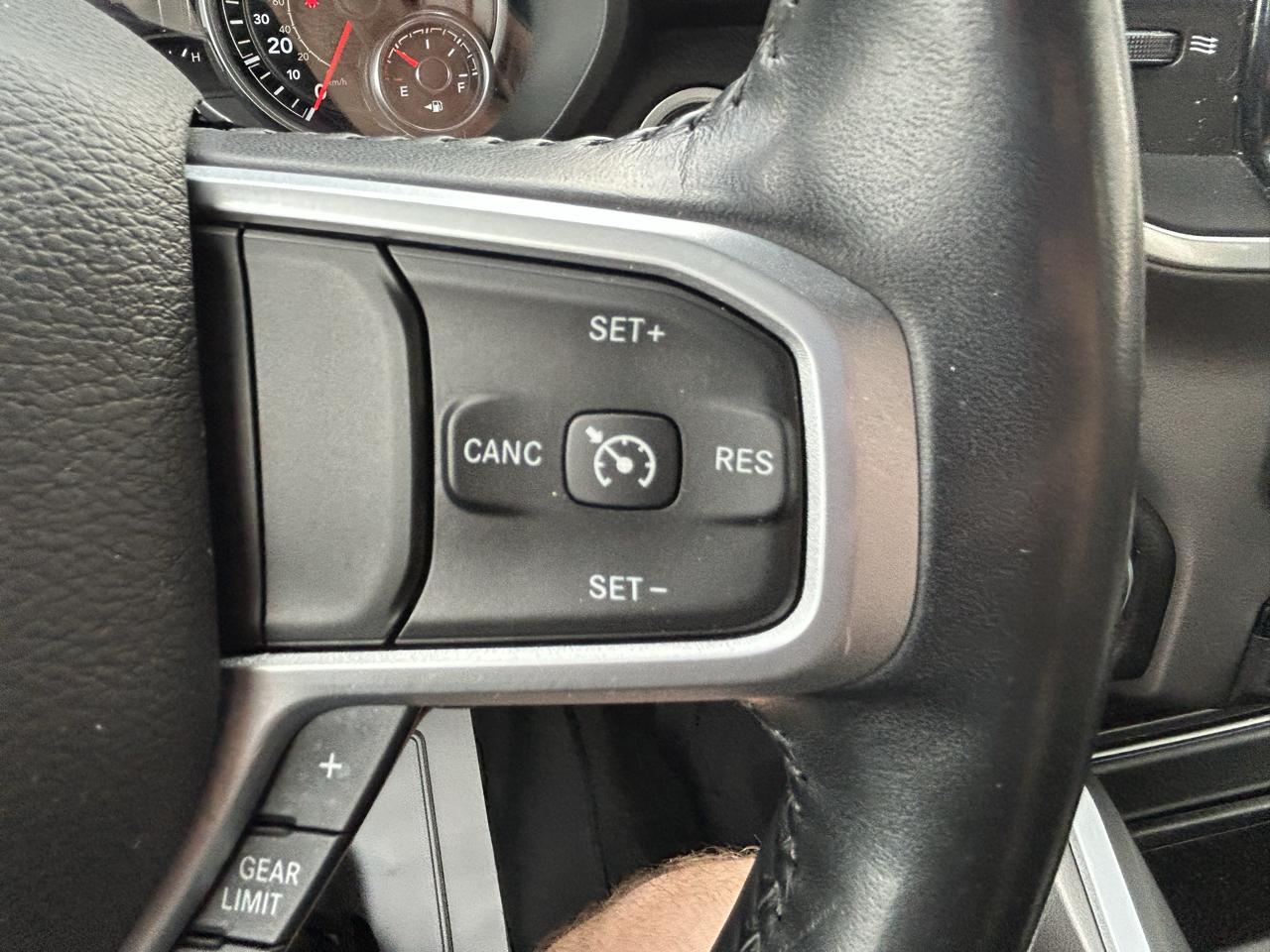 RAM 1500 Big Horn 4x4 Crew Cab 5'7" Box 2022