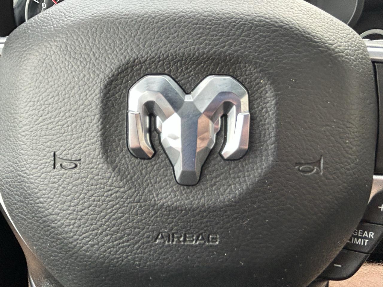 RAM 1500 Big Horn 4x4 Crew Cab 5'7" Box 2022