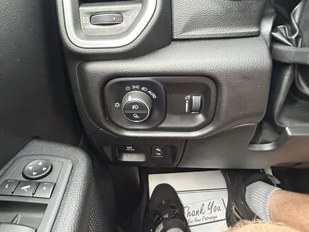 RAM 1500 Big Horn 4x4 Crew Cab 5'7" Box 2022