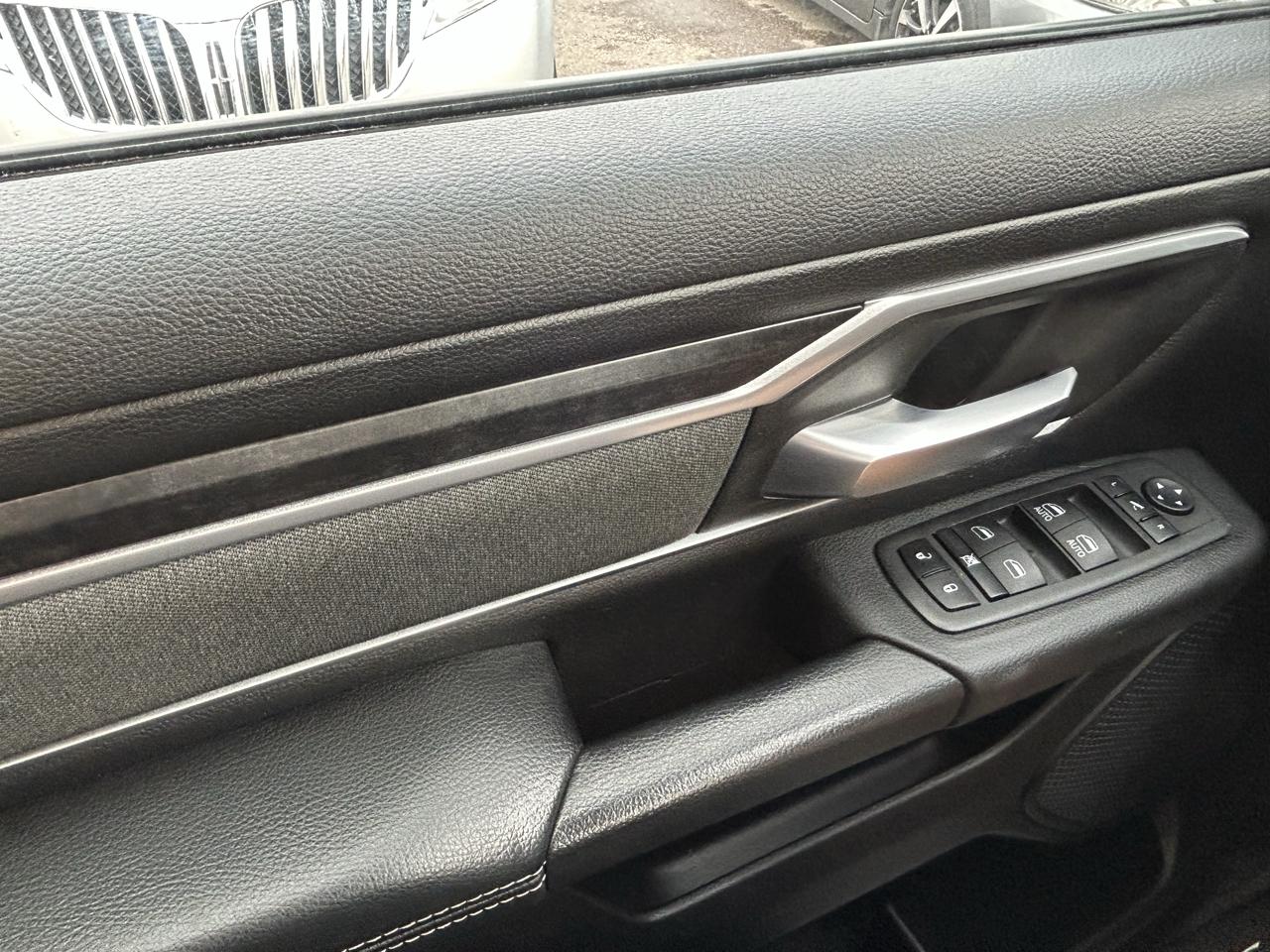 RAM 1500 Big Horn 4x4 Crew Cab 5'7" Box 2022