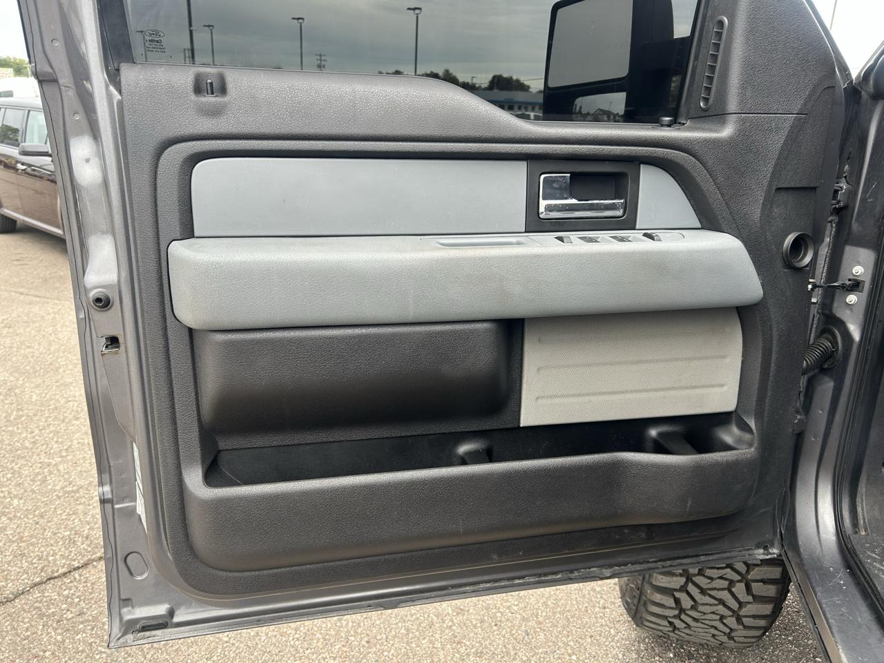 Ford F-150 4WD SuperCrew 145" XLT 2012