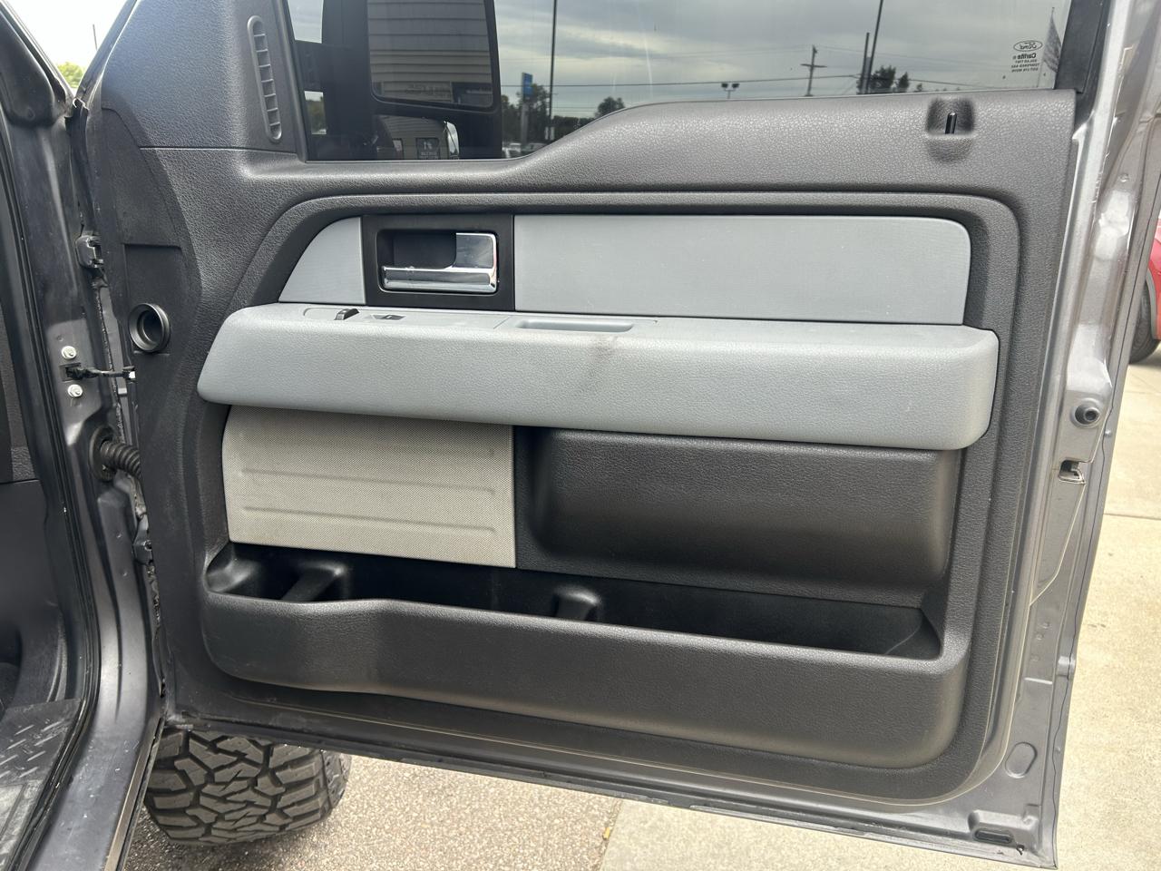 Ford F-150 4WD SuperCrew 145" XLT 2012