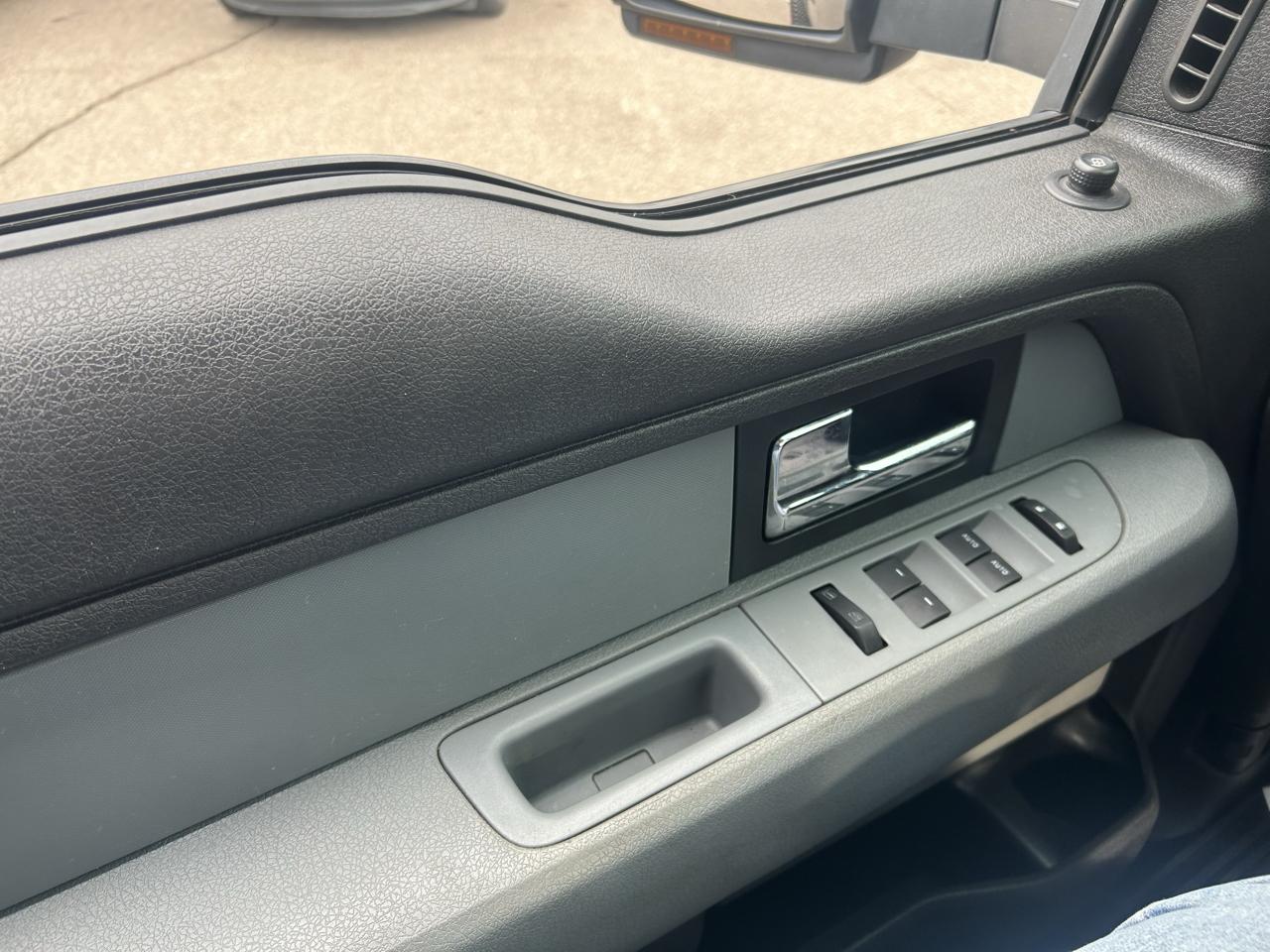Ford F-150 4WD SuperCrew 145" XLT 2012