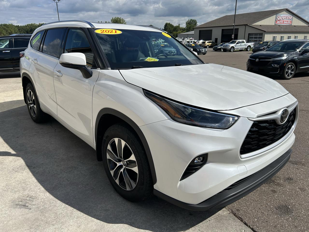 Toyota Highlander XLE AWD (Natl) 2021