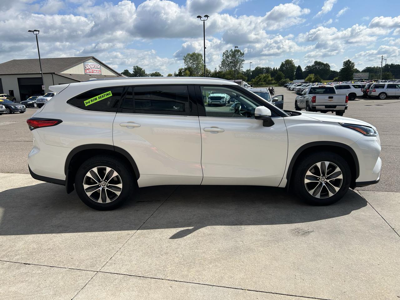 Toyota Highlander XLE AWD (Natl) 2021