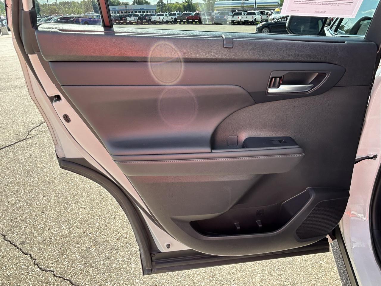 Toyota Highlander XLE AWD (Natl) 2021