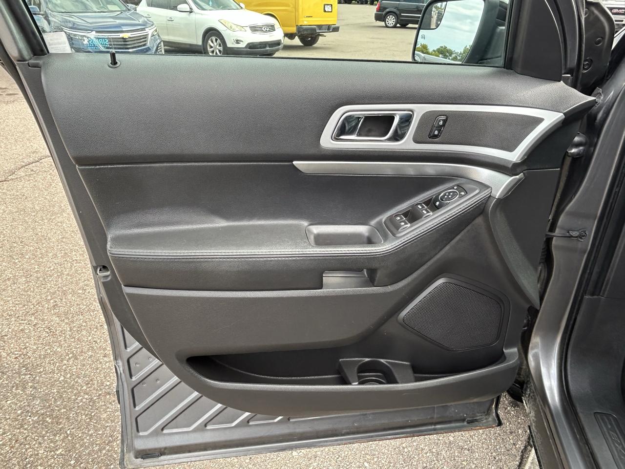 Ford Explorer 4WD 4dr XLT 2013