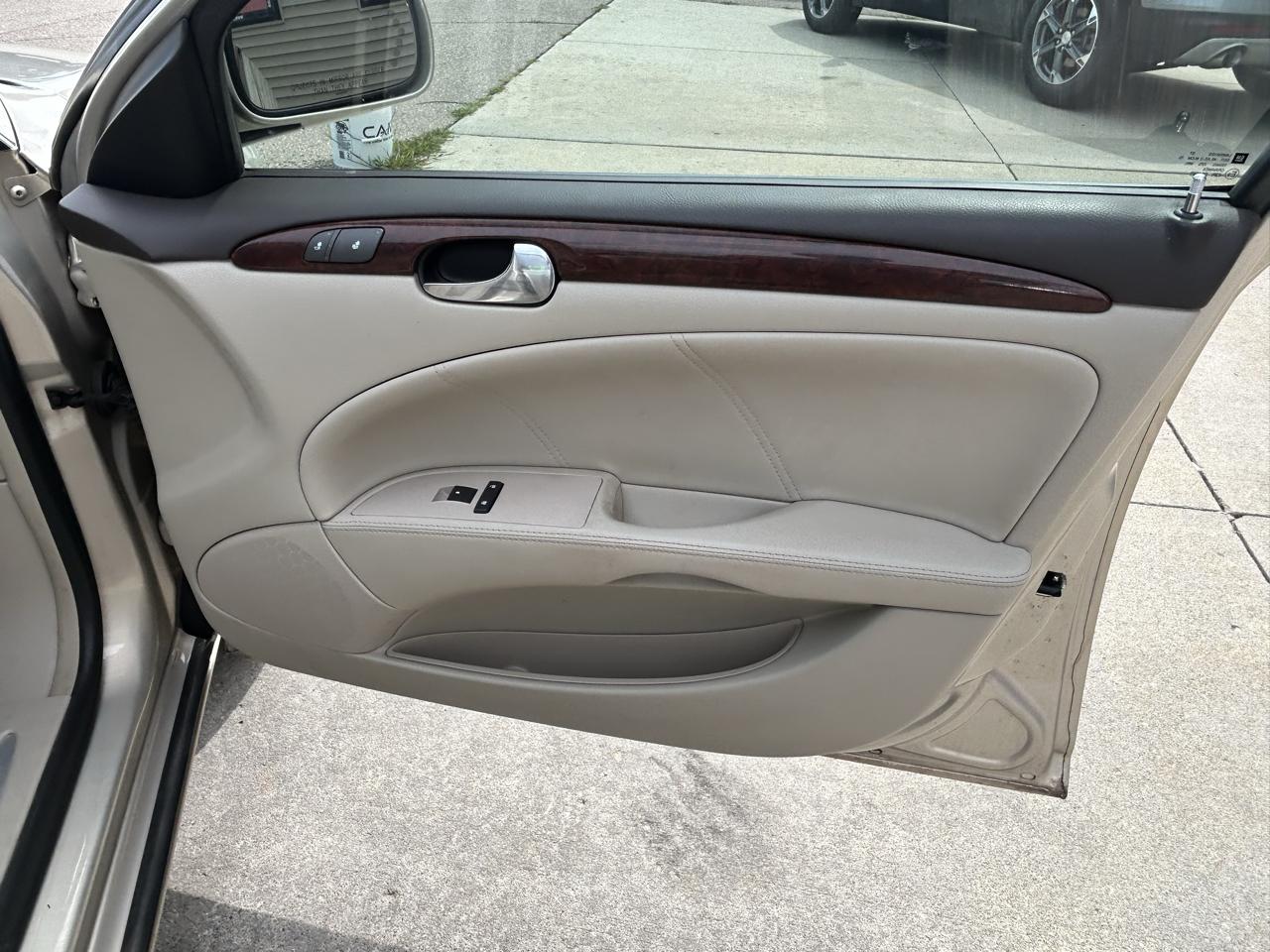 Buick Lucerne 4dr Sdn V6 CXL 2008