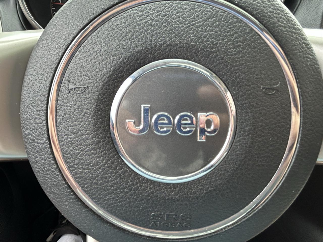 Jeep Grand Cherokee 4WD 4dr Overland 2011