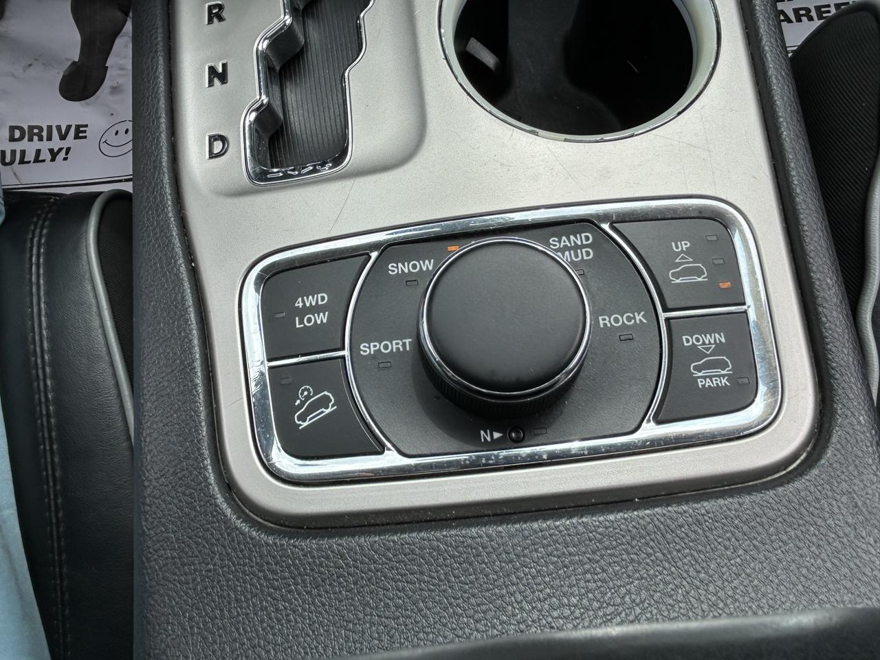 Jeep Grand Cherokee 4WD 4dr Overland 2011