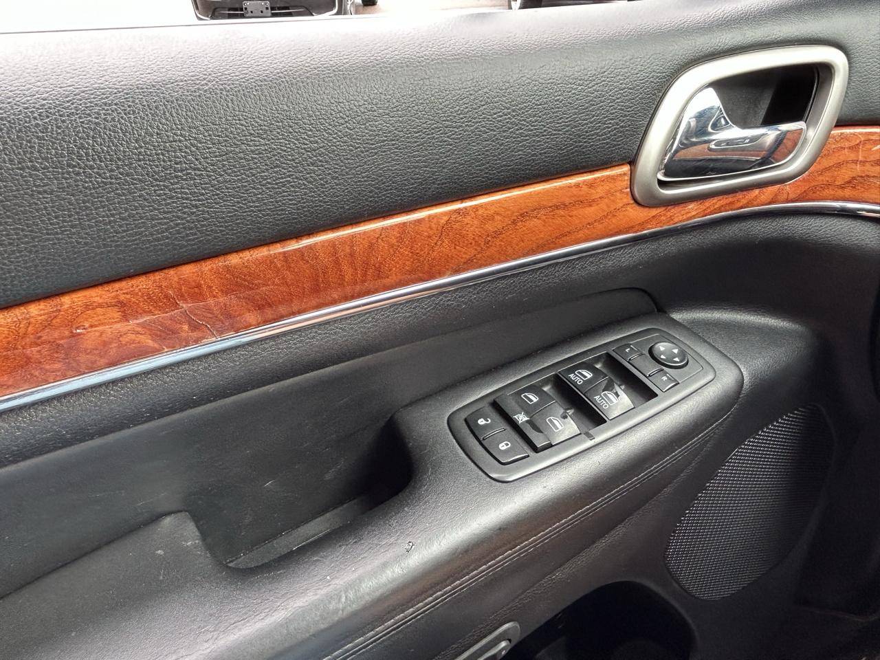 Jeep Grand Cherokee 4WD 4dr Overland 2011