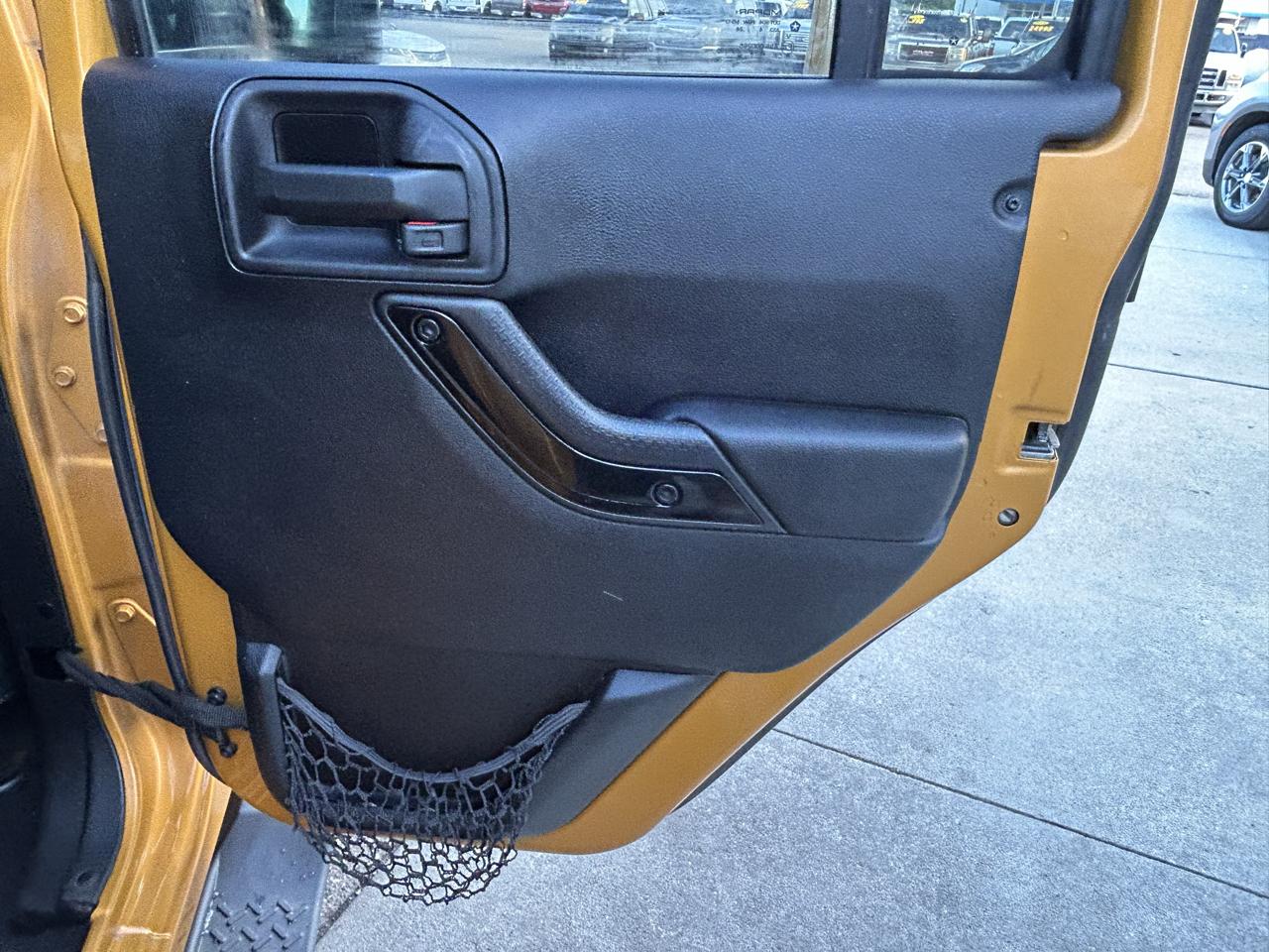 Jeep Wrangler Unlimited 4WD 4dr Altitude 2014