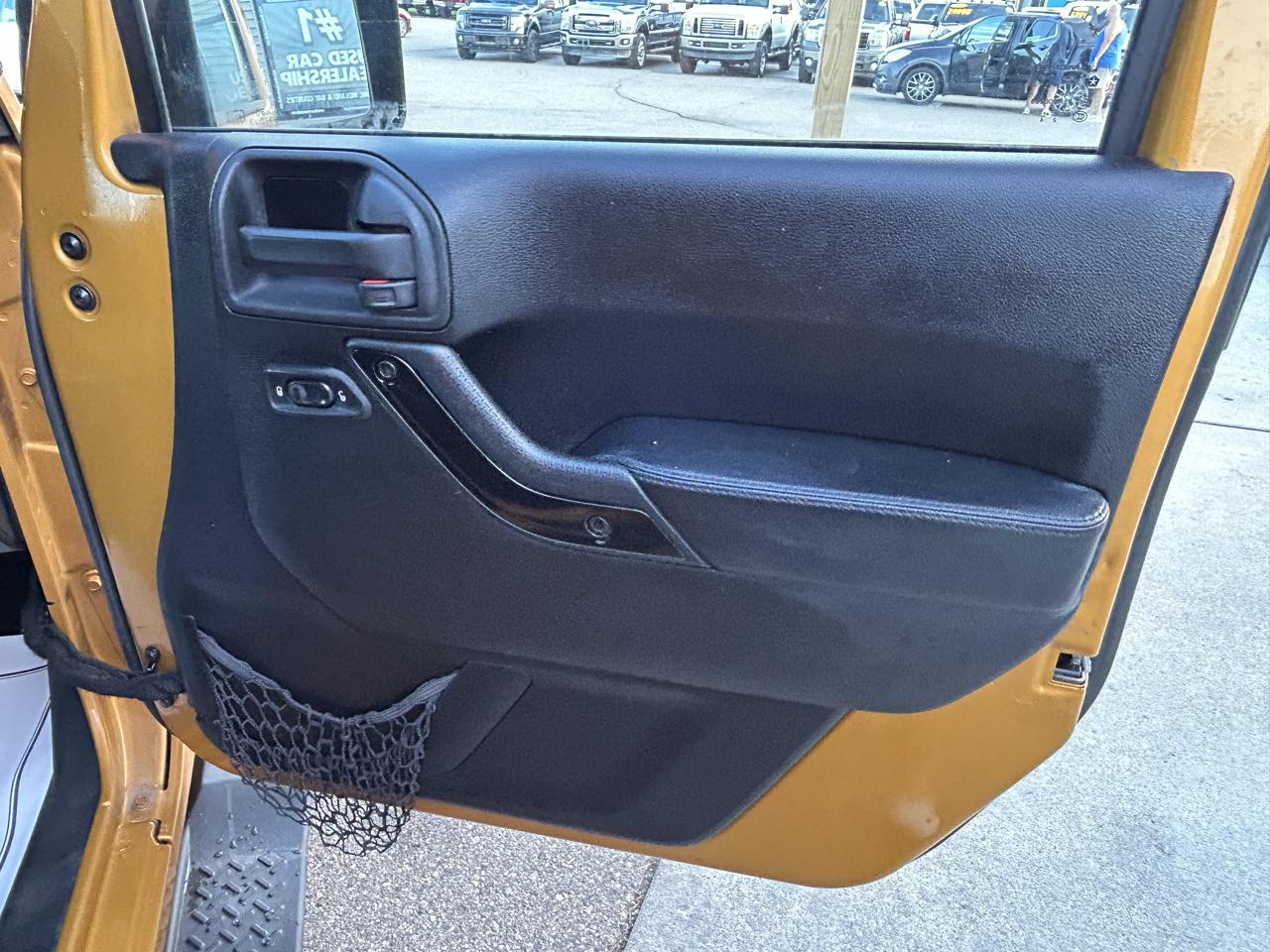 Jeep Wrangler Unlimited 4WD 4dr Altitude 2014
