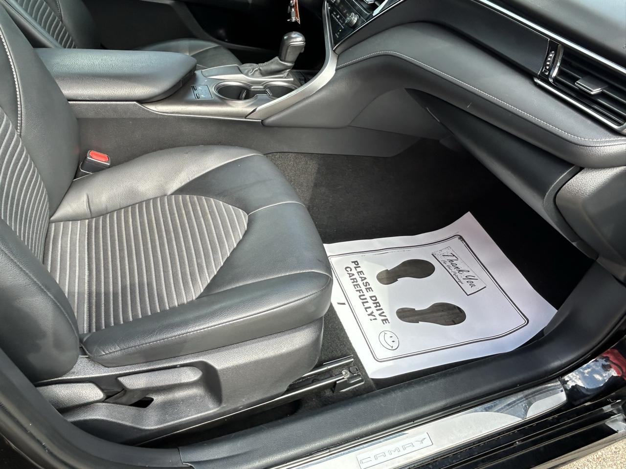 Toyota Camry SE Auto (Natl) 2022