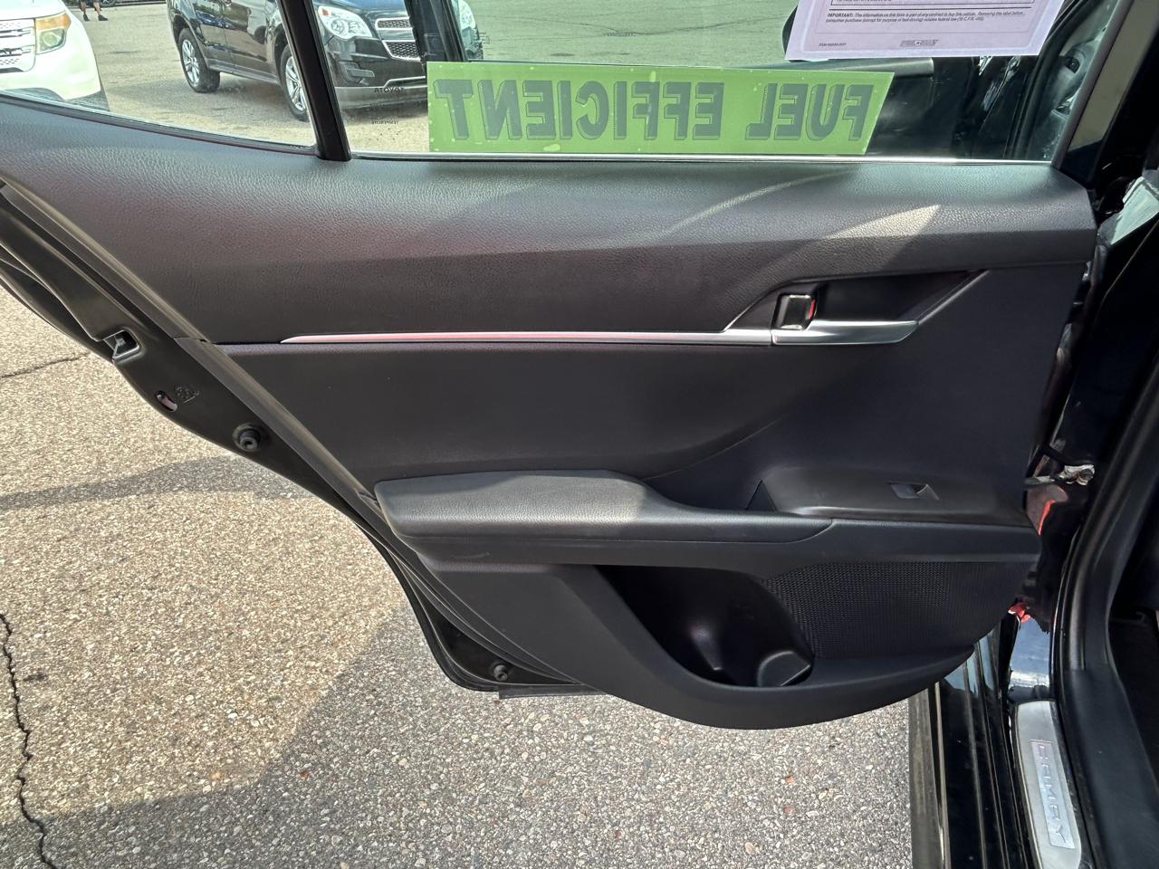 Toyota Camry SE Auto (Natl) 2022
