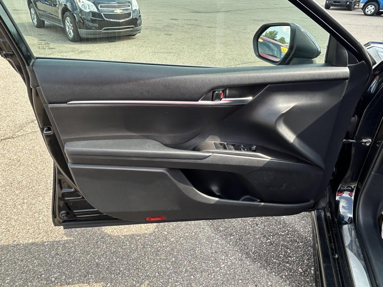 Toyota Camry SE Auto (Natl) 2022
