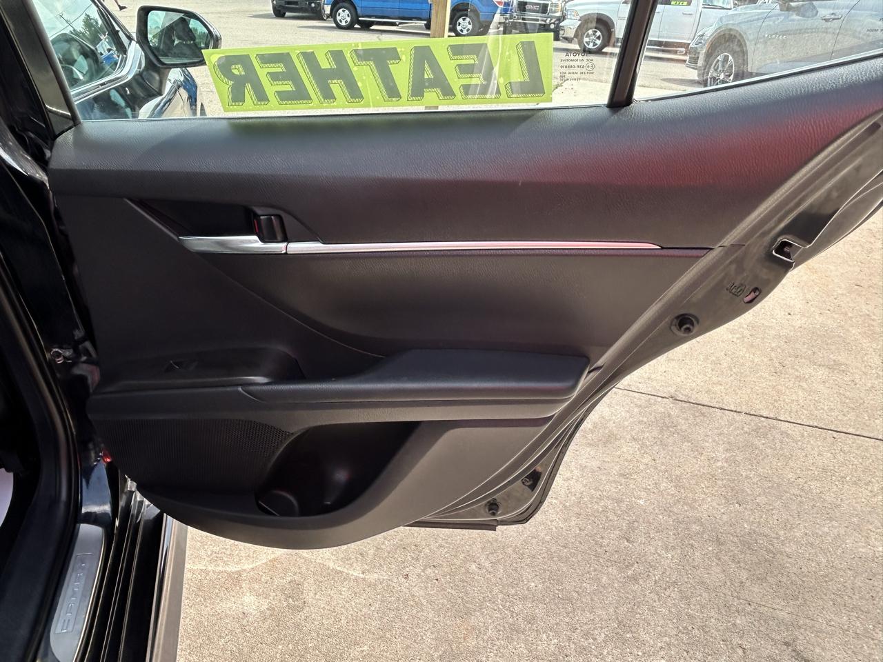 Toyota Camry SE Auto (Natl) 2022