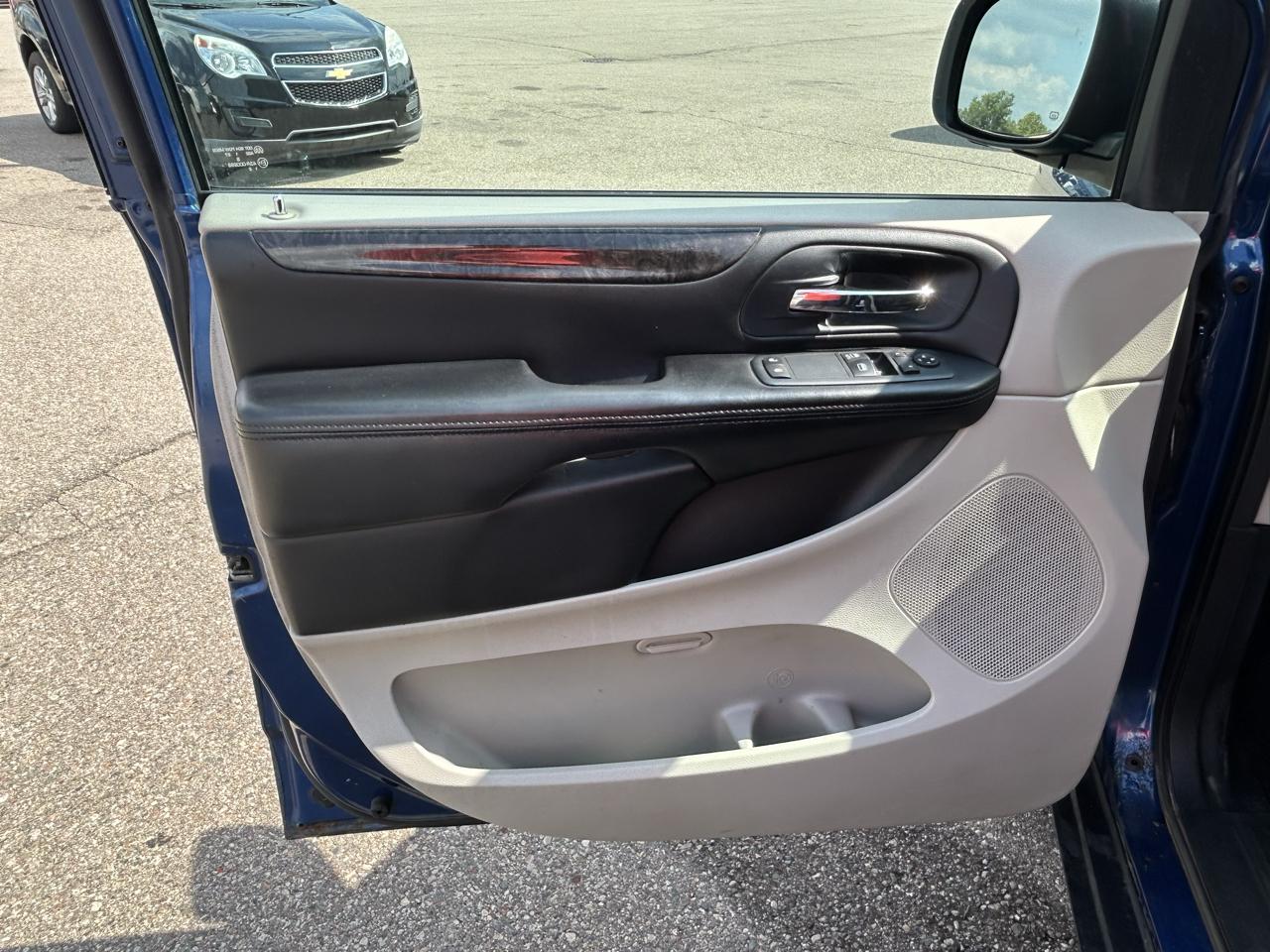 Dodge Grand Caravan 4dr Wgn SXT 2011
