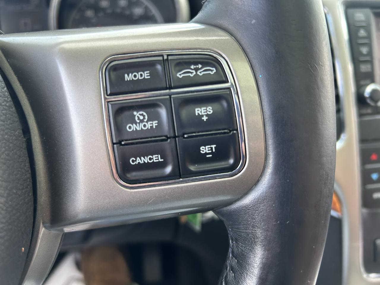 Jeep Grand Cherokee 4WD 4dr Overland 2013