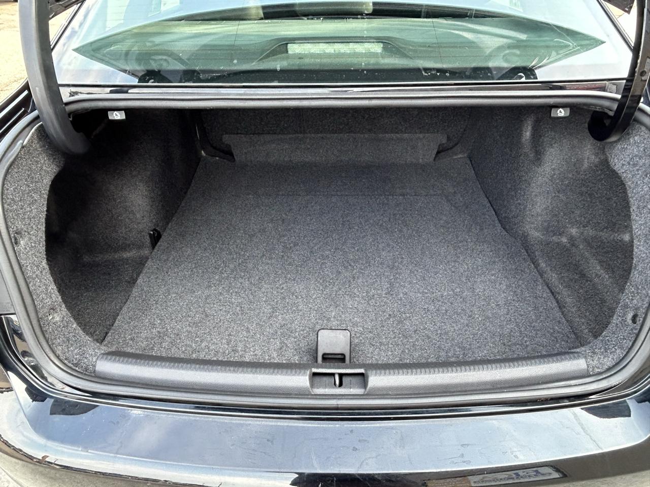 Volkswagen Passat 4dr Sdn 2.5L Auto SE PZEV 2012