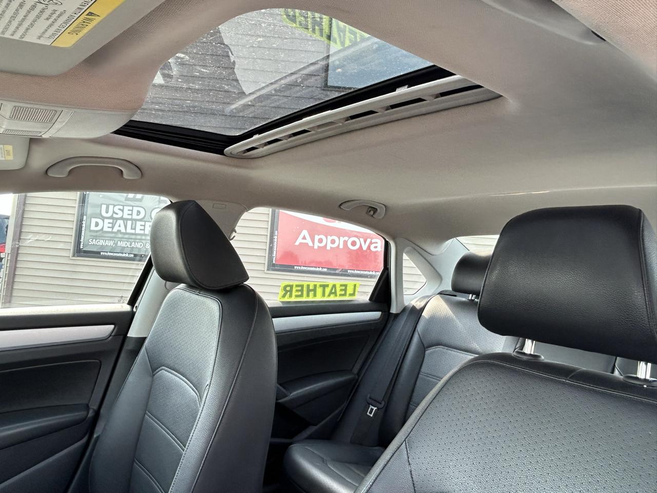 Volkswagen Passat 4dr Sdn 2.5L Auto SE PZEV 2012