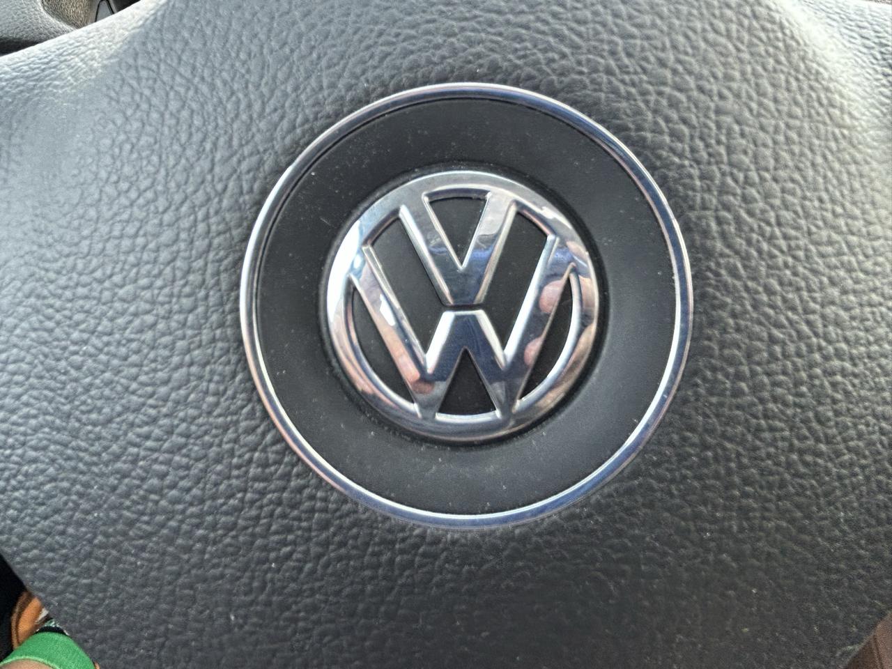 Volkswagen Passat 4dr Sdn 2.5L Auto SE PZEV 2012