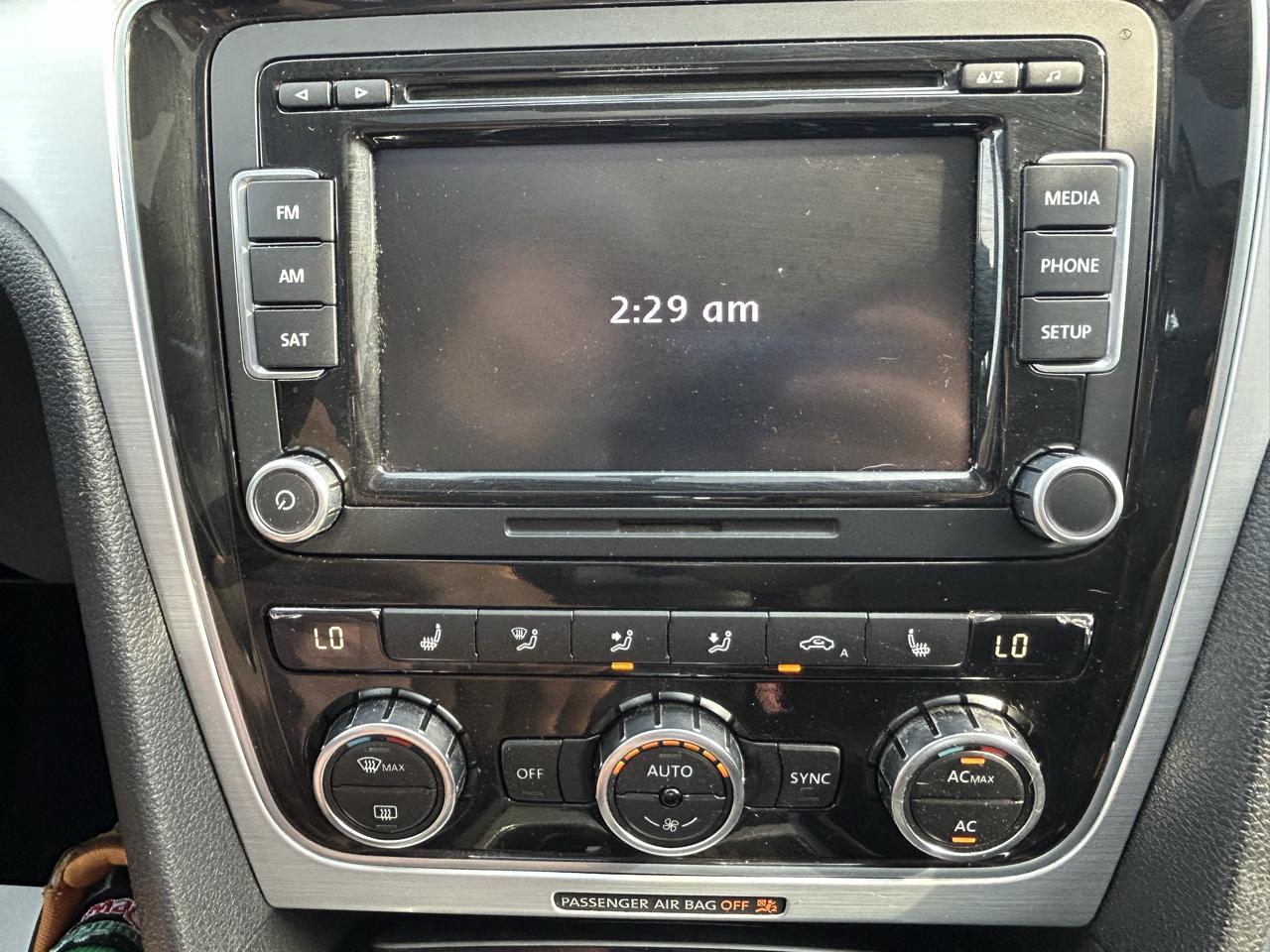 Volkswagen Passat 4dr Sdn 2.5L Auto SE PZEV 2012