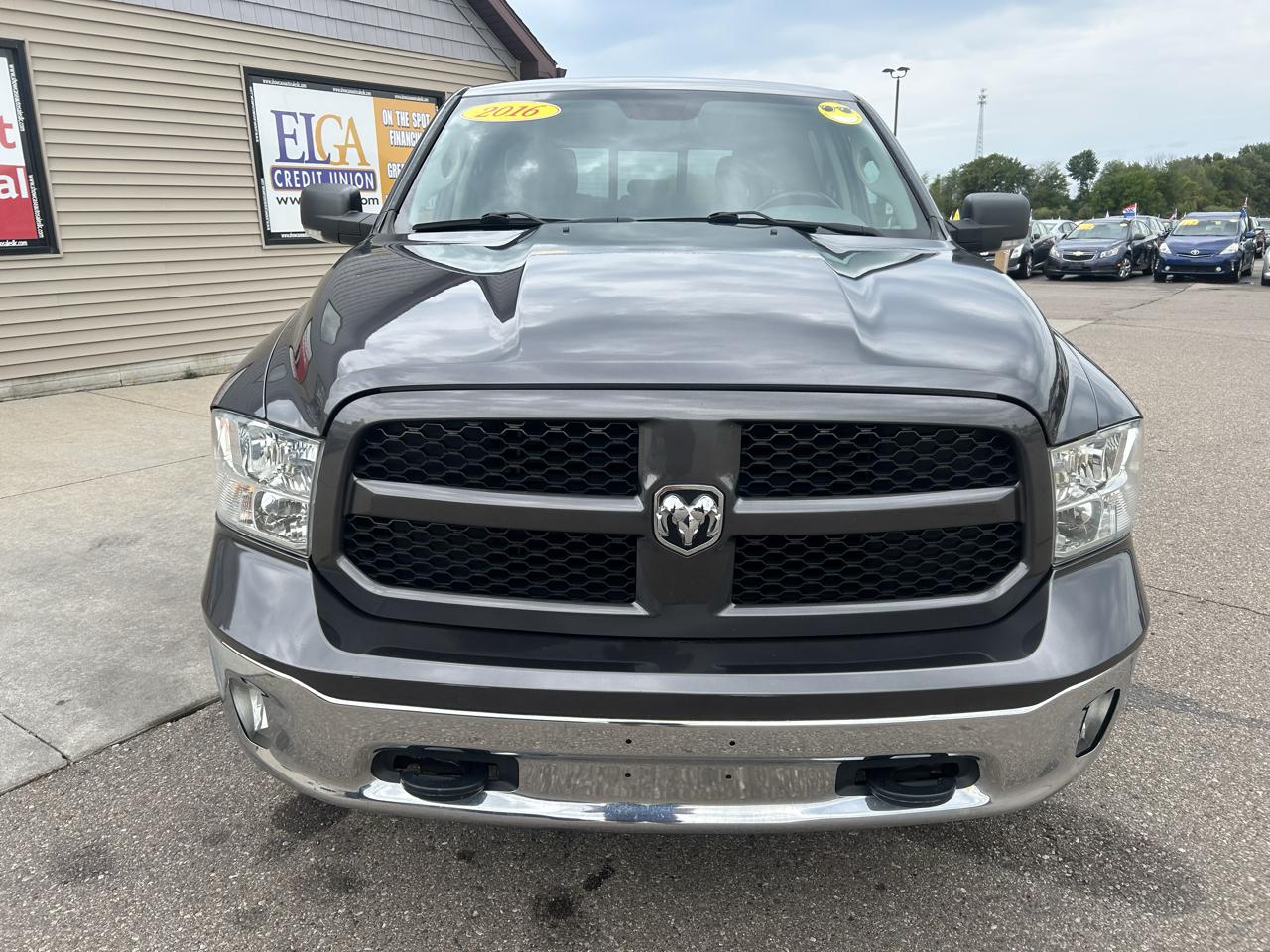 RAM 1500 4WD Crew Cab 140.5" Outdoorsman 2016