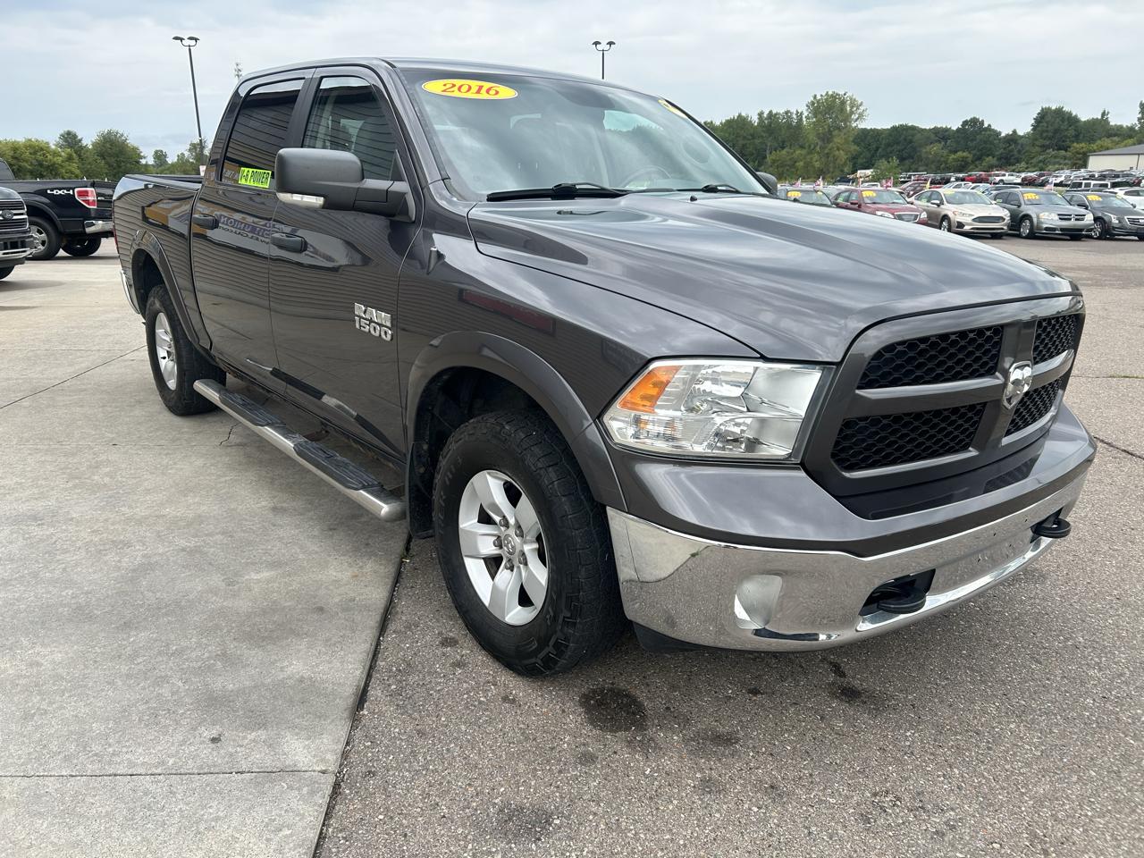 RAM 1500 4WD Crew Cab 140.5" Outdoorsman 2016