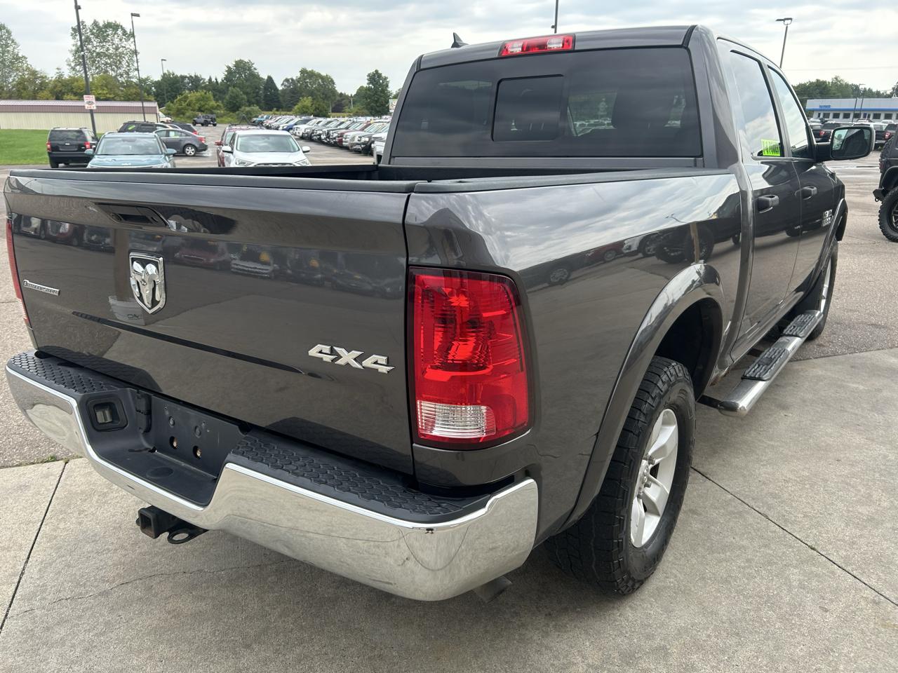 RAM 1500 4WD Crew Cab 140.5" Outdoorsman 2016