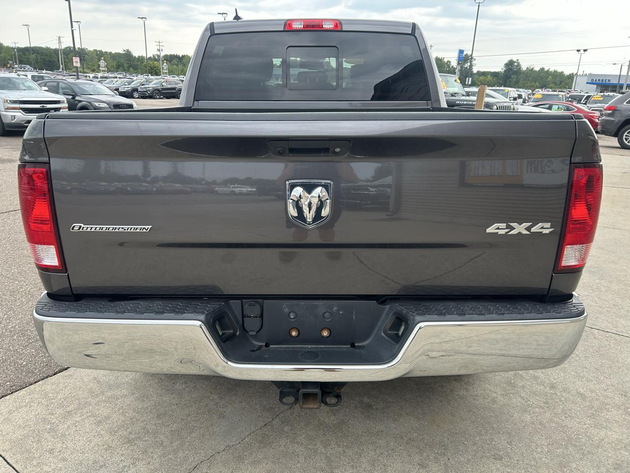 RAM 1500 4WD Crew Cab 140.5" Outdoorsman 2016