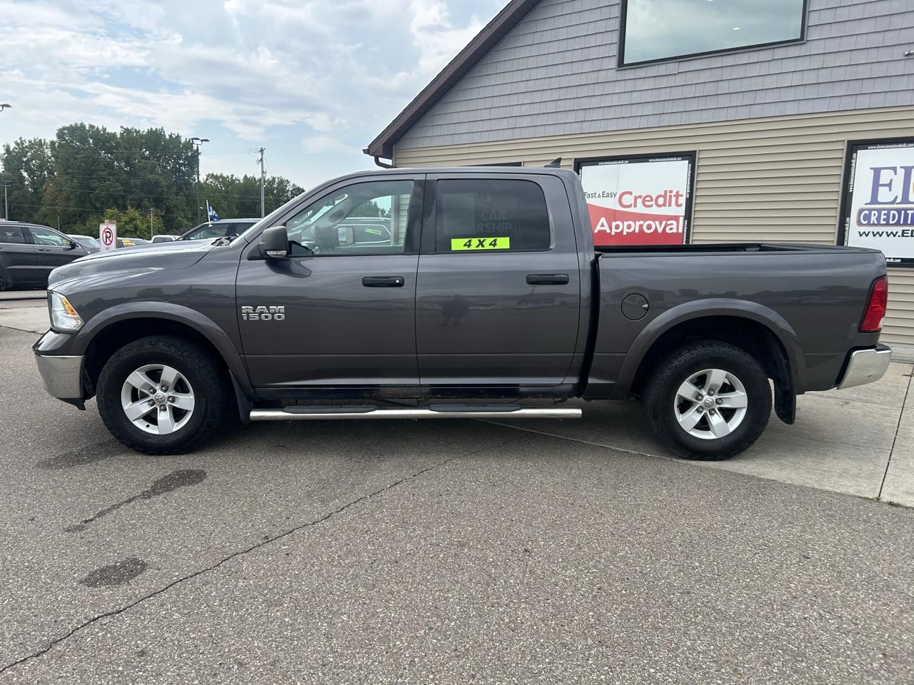 RAM 1500 4WD Crew Cab 140.5" Outdoorsman 2016